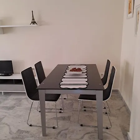 Eiffel Apartment *
